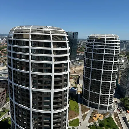 Skypark 1 With Free Parking Апартаменты Братислава