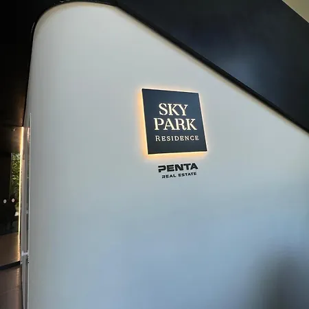 Апартаменты Skypark 1 With Free Parking